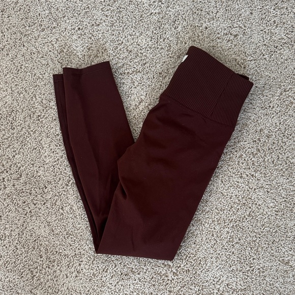 Vuori Pants - Vuori Burgundy Leggings